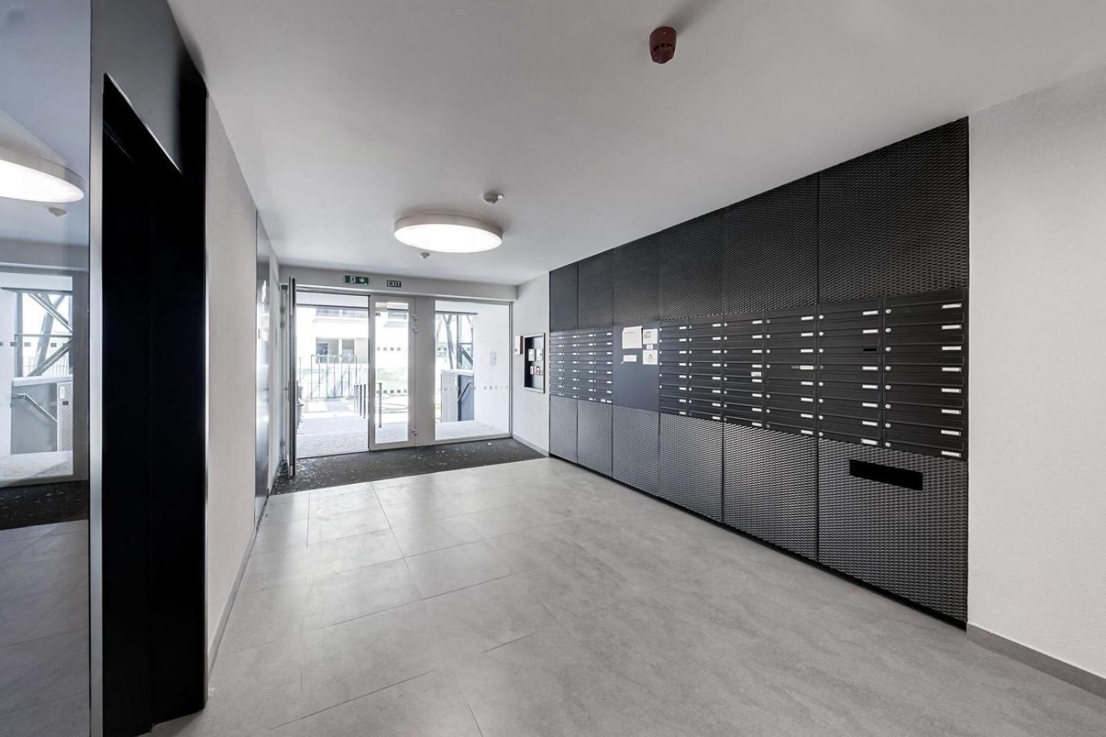 Holesovice Delight: Modern Comfort With A Twist In Prague 7 Εξωτερικό φωτογραφία